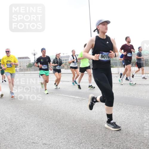 29.06.2025 - hella hamburg halbmarathon Lena Gebhardt http://msf.ph/oto/8468333 29.06.2025 10:32:44 Lombardsbrücke 9706, 10013, 6727, 10203, 6718, 7531, 9016, 17167, 1078, 1199, 1237, 1640, 1732, 2059, 2276, 2959, 3365, 3391, 3422, 3653, 3660, 3670, 3707, 3708, 3753, 3778, 4096, 4365, 4446, 4555, 4857, 5110, 5783, 5871, 5941, 6040, 6228, 6312, 6315, 6861, 7308, 7309, 7387, 7468, 7531, 7633, 7702, 7749, 7750, 7982, 8124, 8127, 8170, 8303, 8625, 8787, 8839, 8840, 8914, 8993, 9010, 9034, 9125, 9143, 9188, 9206, 9471, 9542, 9768, 10002, 10013, 10048, 10277, 11260, 11756, 12423, 12424 meine-sportfotos.de