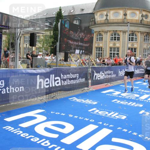 29.06.2025 - hella hamburg halbmarathon Michael Strokosch http://msf.ph/oto/8468377 29.06.2025 10:34:58 Ziel 4477, 6704, 7466, 8864, 12044, 12204, 12751, 14952, 15391, 15902, 16140, 16177, 16712, 17643, 18183, 18220, 18419, 18837 meine-sportfotos.de