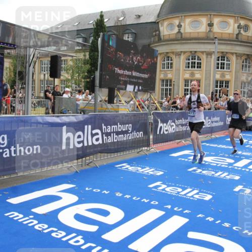29.06.2025 - hella hamburg halbmarathon Michael Strokosch http://msf.ph/oto/8468391 29.06.2025 10:34:59 Ziel 4477, 6704, 7466, 8864, 12044, 12204, 12751, 14952, 15391, 15902, 16140, 16177, 16712, 17643, 18183, 18220, 18419, 18837 meine-sportfotos.de