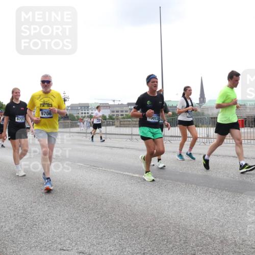29.06.2025 - hella hamburg halbmarathon Lena Gebhardt http://msf.ph/oto/8468398 29.06.2025 10:32:44 Lombardsbrücke 6727, 9706, 0013, 6718, 1078, 1199, 1237, 1640, 1732, 2059, 2276, 2959, 3365, 3391, 3422, 3653, 3660, 3670, 3707, 3708, 3753, 3778, 4096, 4365, 4446, 4555, 4857, 5110, 5783, 5871, 5941, 6040, 6228, 6312, 6315, 6861, 7308, 7309, 7387, 7468, 7531, 7633, 7702, 7749, 7750, 7982, 8124, 8127, 8170, 8303, 8625, 8787, 8839, 8840, 8914, 8993, 9010, 9034, 9125, 9143, 9188, 9206, 9471, 9542, 9768, 10002, 10013, 10048, 10277, 11260, 11756, 12423, 12424 meine-sportfotos.de