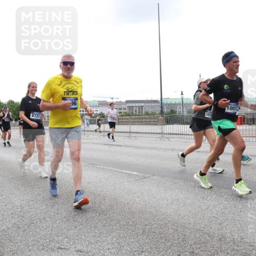 29.06.2025 - hella hamburg halbmarathon Lena Gebhardt http://msf.ph/oto/8468479 29.06.2025 10:32:45 Lombardsbrücke 6727, 06, 102, 10013, 7750, 6718, 1078, 1199, 1237, 1640, 1732, 2059, 2276, 2959, 3365, 3391, 3422, 3653, 3660, 3670, 3708, 3753, 4096, 4365, 4446, 4555, 4857, 5110, 5783, 5871, 5941, 6040, 6228, 6312, 6315, 6861, 7308, 7309, 7387, 7468, 7531, 7633, 7702, 7749, 7750, 7982, 8124, 8127, 8170, 8303, 8625, 8787, 8839, 8840, 8914, 8993, 9010, 9034, 9125, 9143, 9188, 9471, 9542, 9768, 10002, 10013, 10048, 10277, 11260, 11756, 12423, 12424, 14305 meine-sportfotos.de