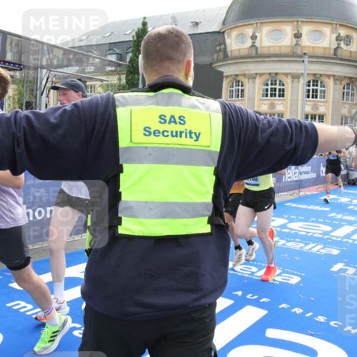 29.06.2025 - hella hamburg halbmarathon Michael Strokosch http://msf.ph/oto/8468481 29.06.2025 10:35:01 Ziel 4477, 6704, 8864, 12044, 12751, 15391, 15902, 16140, 16177, 16712, 17643, 18183, 18220 meine-sportfotos.de
