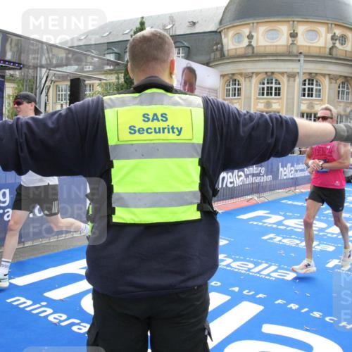 29.06.2025 - hella hamburg halbmarathon Michael Strokosch http://msf.ph/oto/8468500 29.06.2025 10:35:02 Ziel 4477, 6704, 7972, 8864, 12044, 12751, 15391, 15902, 16140, 16177, 16712, 17643, 18183, 18220 meine-sportfotos.de
