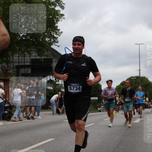 29.06.2025 - hella hamburg halbmarathon Yannick Fuchs http://msf.ph/oto/8468503 29.06.2025 10:57:29 20KM 1184, 1316, 1722, 1724, 1940, 1992, 2424, 3360, 4370, 5305, 5734, 6631, 7243, 7333, 8469, 8822, 9124, 9439, 9681, 9899, 10128, 10705, 10766, 10866, 11527, 11657, 11771, 12315, 12316, 12513, 13171, 13528, 13551, 14135, 14313, 14493, 15137, 15516, 15550, 16426, 16478, 16639, 16872, 17071, 17437, 17757, 17890, 17894, 18028, 18122, 18355, 18452 meine-sportfotos.de
