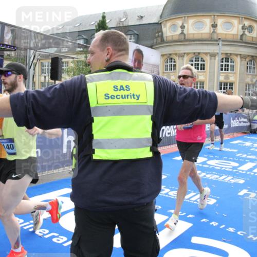 29.06.2025 - hella hamburg halbmarathon Michael Strokosch http://msf.ph/oto/8468525 29.06.2025 10:35:02 Ziel 4477, 6704, 7972, 8864, 12044, 12751, 15391, 15902, 16140, 16177, 16712, 17643, 18183, 18220 meine-sportfotos.de