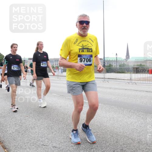 29.06.2025 - hella hamburg halbmarathon Lena Gebhardt http://msf.ph/oto/8468531 29.06.2025 10:32:46 Lombardsbrücke 7750, 6727, 6718, 15, 2012, 9706, 1078, 1199, 1237, 1640, 1732, 2059, 2276, 2959, 3365, 3391, 3422, 3653, 3660, 3670, 3708, 3753, 4096, 4446, 4555, 4857, 5110, 5783, 5871, 5941, 6040, 6228, 6312, 6315, 6861, 7308, 7309, 7387, 7468, 7531, 7633, 7702, 7749, 7750, 7982, 8124, 8127, 8170, 8303, 8625, 8787, 8839, 8840, 8914, 8993, 9010, 9034, 9125, 9143, 9188, 9471, 9542, 9768, 10002, 10013, 10048, 10277, 11260, 11756, 12423, 12424, 14305, 14743 meine-sportfotos.de