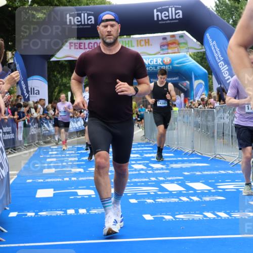 29.06.2025 - hella hamburg halbmarathon Strokosch-Dieckow http://msf.ph/oto/8468612 29.06.2025 10:46:49 Ziel 1139, 3976, 4091, 6630, 11858, 13940, 14385, 14541, 15900, 17172, 17353, 17492, 17669, 17743, 17892, 19105, 19128 meine-sportfotos.de