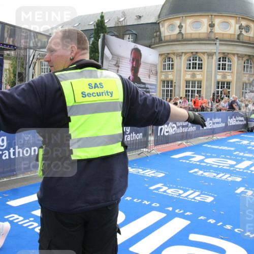 29.06.2025 - hella hamburg halbmarathon Michael Strokosch http://msf.ph/oto/8468645 29.06.2025 10:35:06 Ziel 7972, 8901, 11559, 12044, 14069, 15391, 15902, 16177, 16963, 16964 meine-sportfotos.de