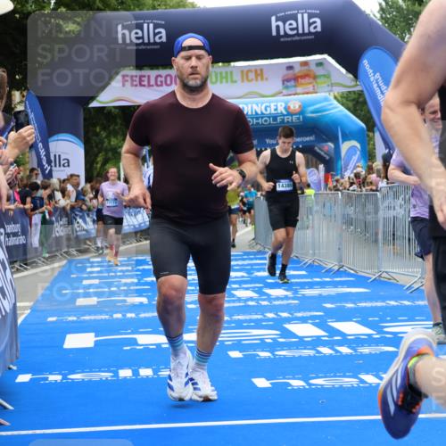29.06.2025 - hella hamburg halbmarathon Strokosch-Dieckow http://msf.ph/oto/8468657 29.06.2025 10:46:49 Ziel 1139, 3976, 4091, 6630, 11858, 13940, 14385, 14541, 15900, 17172, 17353, 17492, 17669, 17743, 17892, 19105, 19128 meine-sportfotos.de
