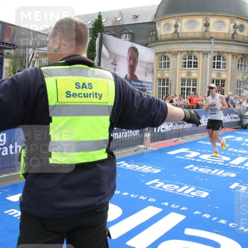 29.06.2025 - hella hamburg halbmarathon Michael Strokosch http://msf.ph/oto/8468677 29.06.2025 10:35:07 Ziel 7972, 8901, 11559, 12044, 14069, 15391, 16963, 16964 meine-sportfotos.de