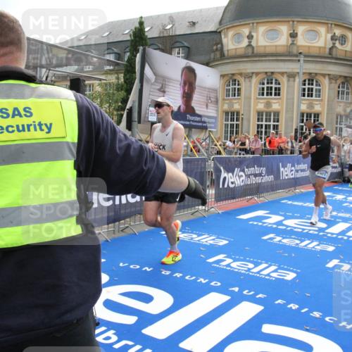 29.06.2025 - hella hamburg halbmarathon Michael Strokosch http://msf.ph/oto/8468690 29.06.2025 10:35:08 Ziel 7628, 7972, 8901, 11559, 14069, 16963, 16964, 17022 meine-sportfotos.de