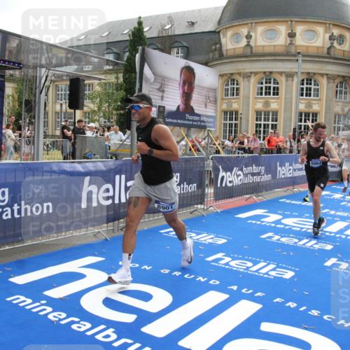 29.06.2025 - hella hamburg halbmarathon Michael Strokosch http://msf.ph/oto/8468726 29.06.2025 10:35:10 Ziel 4740, 7628, 7972, 8901, 11559, 14069, 16963, 16964, 17022 meine-sportfotos.de