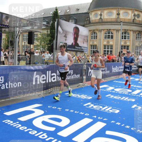 29.06.2025 - hella hamburg halbmarathon Michael Strokosch http://msf.ph/oto/8468786 29.06.2025 10:35:12 Ziel 4740, 7628, 8901, 11559, 14069, 15415, 16963, 16964, 17022 meine-sportfotos.de