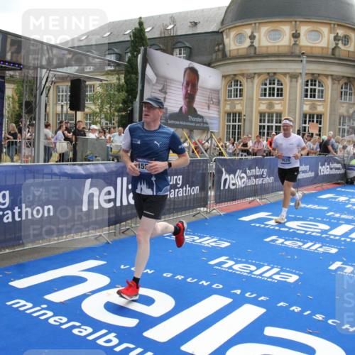 29.06.2025 - hella hamburg halbmarathon Michael Strokosch http://msf.ph/oto/8468836 29.06.2025 10:35:13 Ziel 4740, 7628, 11559, 14069, 15415, 16963, 16964, 17022 meine-sportfotos.de