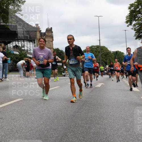 29.06.2025 - hella hamburg halbmarathon Yannick Fuchs http://msf.ph/oto/8468862 29.06.2025 10:57:30 20KM 1184, 1316, 1722, 1724, 1940, 1992, 2424, 3360, 4370, 5305, 5384, 5734, 6631, 7243, 7333, 8469, 8822, 9124, 9439, 9681, 10128, 10705, 10766, 10866, 11527, 11657, 11771, 12315, 12316, 12513, 13171, 13528, 13551, 14135, 14313, 14493, 15137, 15516, 15550, 16426, 16478, 16639, 16872, 17071, 17437, 17757, 17894, 18028, 18122, 18355 meine-sportfotos.de