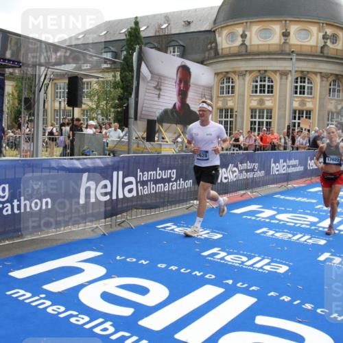 29.06.2025 - hella hamburg halbmarathon Michael Strokosch http://msf.ph/oto/8468872 29.06.2025 10:35:14 Ziel 4740, 7628, 11559, 12514, 14069, 15415, 16964, 17022 meine-sportfotos.de