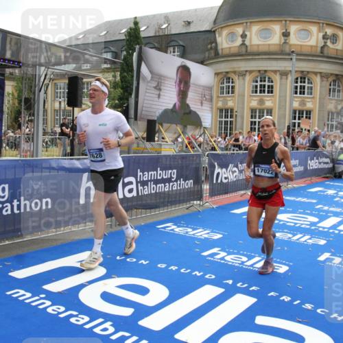 29.06.2025 - hella hamburg halbmarathon Michael Strokosch http://msf.ph/oto/8468902 29.06.2025 10:35:14 Ziel 4740, 7628, 11559, 12514, 14069, 15415, 16964, 17022 meine-sportfotos.de