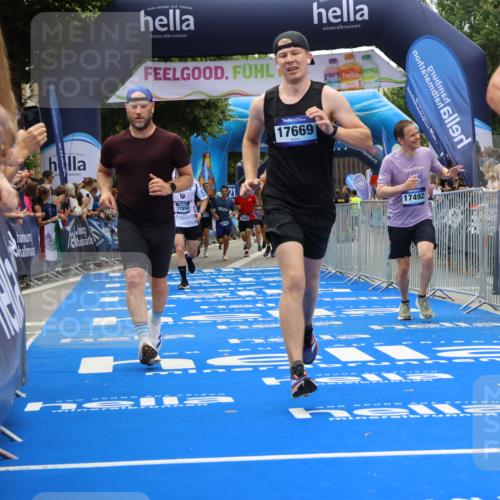 29.06.2025 - hella hamburg halbmarathon Strokosch-Dieckow http://msf.ph/oto/8468949 29.06.2025 10:46:48 Ziel 3976, 4091, 6630, 11858, 13940, 14385, 14541, 15900, 16175, 17172, 17353, 17492, 17669, 17743, 17865, 17892, 19105, 19128 meine-sportfotos.de