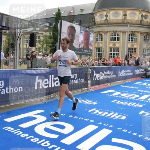 29.06.2025 - hella hamburg halbmarathon Michael Strokosch http://msf.ph/oto/8468953 29.06.2025 10:35:17 Ziel 4740, 7628, 7867, 12514, 13798, 15415, 15773, 17022 meine-sportfotos.de