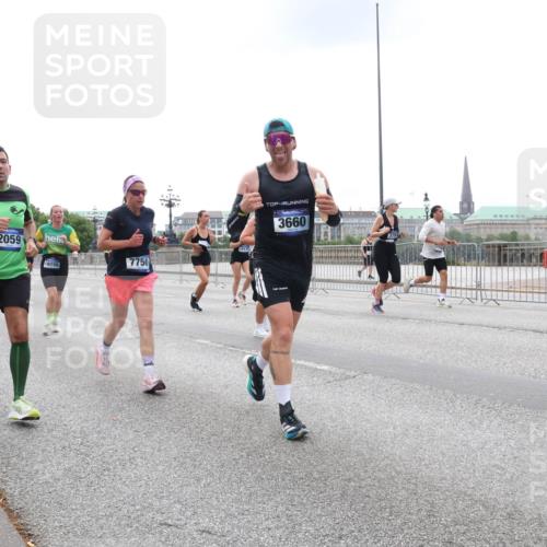 29.06.2025 - hella hamburg halbmarathon Lena Gebhardt http://msf.ph/oto/8468967 29.06.2025 10:32:49 Lombardsbrücke 2059, 19156, 7750, 15171, 3660, 1078, 1199, 1237, 1324, 1640, 1732, 2059, 2276, 2959, 3365, 3391, 3422, 3653, 3660, 3670, 3708, 3753, 3871, 4030, 4096, 4446, 4555, 4650, 4857, 5110, 5783, 5871, 5941, 6040, 6228, 6312, 6315, 6861, 7308, 7309, 7387, 7468, 7531, 7633, 7702, 7749, 7750, 7982, 8127, 8170, 8303, 8625, 8839, 8840, 8914, 8993, 9010, 9034, 9143, 9188, 9471, 9542, 9768, 10002, 10013, 10048, 10277, 11260, 11756, 12423, 12424, 14305, 14743, 15951 meine-sportfotos.de