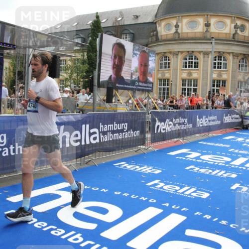 29.06.2025 - hella hamburg halbmarathon Michael Strokosch http://msf.ph/oto/8468975 29.06.2025 10:35:17 Ziel 4740, 7628, 7867, 12514, 13798, 15415, 15773, 17022 meine-sportfotos.de