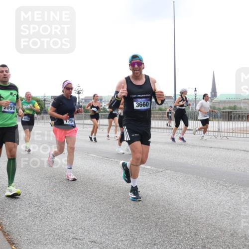 29.06.2025 - hella hamburg halbmarathon Lena Gebhardt http://msf.ph/oto/8469005 29.06.2025 10:32:49 Lombardsbrücke 2059, 15171, 19156, 7750, 3660, 1078, 1199, 1237, 1324, 1640, 1732, 2059, 2276, 2959, 3365, 3391, 3422, 3653, 3660, 3670, 3708, 3753, 3871, 4030, 4096, 4446, 4555, 4650, 4857, 5110, 5783, 5871, 5941, 6040, 6228, 6312, 6315, 6861, 7308, 7309, 7387, 7468, 7531, 7633, 7702, 7749, 7750, 7982, 8127, 8170, 8303, 8625, 8839, 8840, 8914, 8993, 9010, 9034, 9143, 9188, 9471, 9542, 9768, 10002, 10013, 10048, 10277, 11260, 11756, 12423, 12424, 14305, 14743, 15951 meine-sportfotos.de