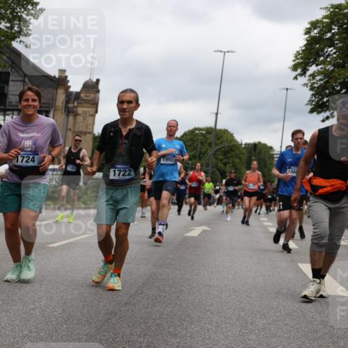 29.06.2025 - hella hamburg halbmarathon Yannick Fuchs http://msf.ph/oto/8469010 29.06.2025 10:57:31 20KM 1184, 1316, 1722, 1724, 1940, 1992, 2424, 3360, 4370, 5305, 5384, 5734, 6631, 7243, 7290, 7333, 8469, 8822, 9124, 9439, 9681, 10128, 10705, 10766, 10866, 11527, 11657, 11771, 12315, 12316, 12513, 12662, 13171, 13528, 13551, 14135, 14313, 14493, 15137, 15516, 15550, 15897, 16426, 16478, 16639, 16872, 17071, 17437, 17757, 17894, 18028, 18122, 18355 meine-sportfotos.de