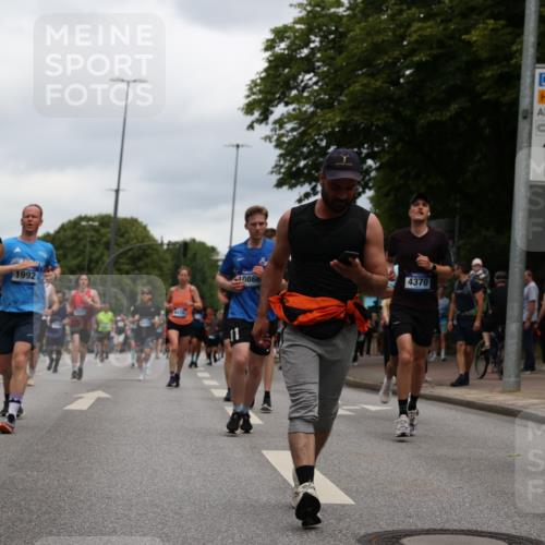 29.06.2025 - hella hamburg halbmarathon Yannick Fuchs http://msf.ph/oto/8469034 29.06.2025 10:57:31 20KM 1184, 1316, 1722, 1724, 1940, 1992, 2424, 3360, 4370, 5305, 5384, 5734, 6631, 7243, 7290, 7333, 8469, 8822, 9124, 9439, 9681, 10128, 10705, 10766, 10866, 11527, 11657, 11771, 12315, 12316, 12513, 12662, 13171, 13528, 13551, 14135, 14313, 14493, 15137, 15516, 15550, 15897, 16426, 16478, 16639, 16872, 17071, 17437, 17757, 17894, 18028, 18122, 18355 meine-sportfotos.de