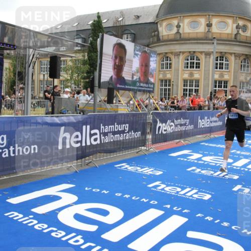29.06.2025 - hella hamburg halbmarathon Michael Strokosch http://msf.ph/oto/8469039 29.06.2025 10:35:19 Ziel 4740, 7867, 12514, 13798, 14789, 15415, 15773 meine-sportfotos.de