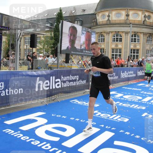 29.06.2025 - hella hamburg halbmarathon Michael Strokosch http://msf.ph/oto/8469056 29.06.2025 10:35:19 Ziel 4740, 7867, 12514, 13798, 14789, 15415, 15773 meine-sportfotos.de