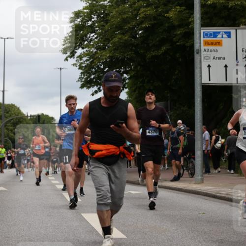 29.06.2025 - hella hamburg halbmarathon Yannick Fuchs http://msf.ph/oto/8469063 29.06.2025 10:57:31 20KM 1184, 1316, 1722, 1724, 1940, 1992, 2424, 3360, 4370, 5305, 5384, 5734, 6631, 7243, 7290, 7333, 8469, 8822, 9124, 9439, 9681, 10128, 10705, 10766, 10866, 11527, 11657, 11771, 12315, 12316, 12513, 12662, 13171, 13528, 13551, 14135, 14313, 14493, 15137, 15516, 15550, 15897, 16426, 16478, 16639, 16872, 17071, 17437, 17757, 17894, 18028, 18122, 18355 meine-sportfotos.de