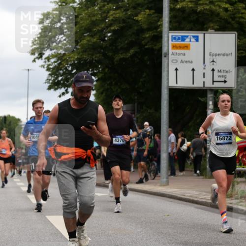 29.06.2025 - hella hamburg halbmarathon Yannick Fuchs http://msf.ph/oto/8469094 29.06.2025 10:57:31 20KM 1184, 1316, 1722, 1724, 1940, 1992, 2424, 3360, 4370, 5305, 5384, 5734, 6631, 7243, 7290, 7333, 8469, 8822, 9124, 9439, 9681, 10128, 10705, 10766, 10866, 11527, 11657, 11771, 12315, 12316, 12513, 12662, 13171, 13528, 13551, 14135, 14313, 14493, 15137, 15516, 15550, 15897, 16426, 16478, 16639, 16872, 17071, 17437, 17757, 17894, 18028, 18122, 18355 meine-sportfotos.de