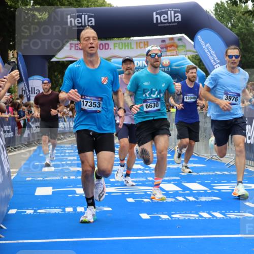 29.06.2025 - hella hamburg halbmarathon Strokosch-Dieckow http://msf.ph/oto/8469162 29.06.2025 10:46:46 Ziel 1942, 3976, 4091, 6630, 11858, 13940, 14541, 15900, 16175, 17172, 17353, 17492, 17669, 17743, 17865, 17892, 19105, 19128 meine-sportfotos.de