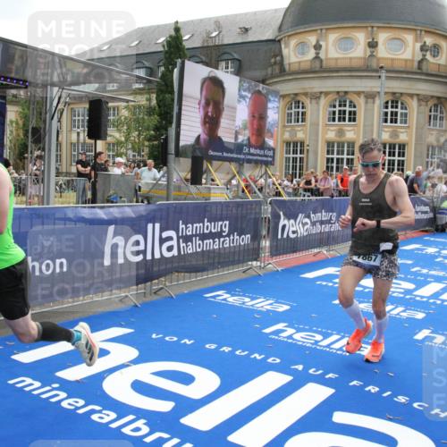 29.06.2025 - hella hamburg halbmarathon Michael Strokosch http://msf.ph/oto/8469175 29.06.2025 10:35:21 Ziel 4944, 7867, 10877, 11898, 12514, 13798, 14789, 15415, 15701, 15773 meine-sportfotos.de