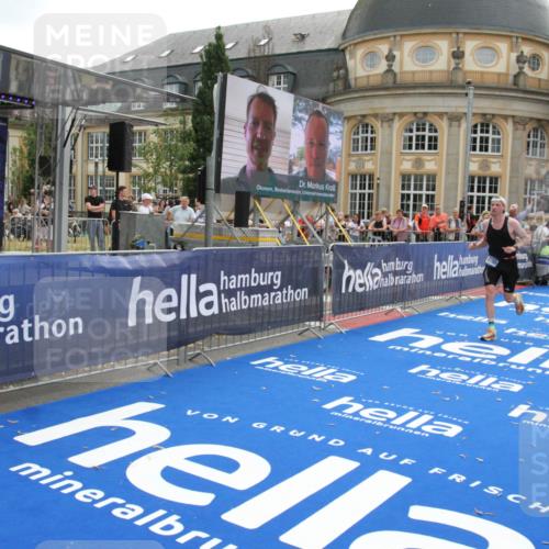 29.06.2025 - hella hamburg halbmarathon Michael Strokosch http://msf.ph/oto/8469198 29.06.2025 10:35:22 Ziel 4944, 7867, 10877, 11898, 12514, 13798, 14789, 15701, 15773 meine-sportfotos.de