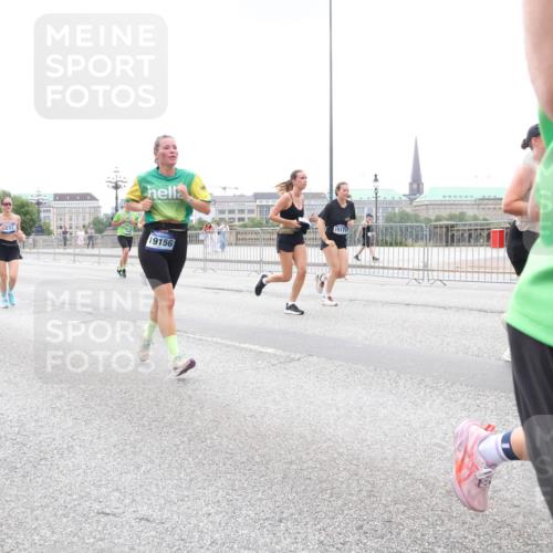 29.06.2025 - hella hamburg halbmarathon Lena Gebhardt http://msf.ph/oto/8469242 29.06.2025 10:32:50 Lombardsbrücke 7309, 19156, 15171, 1078, 1199, 1237, 1324, 1640, 1732, 2059, 2276, 2959, 3365, 3391, 3422, 3653, 3660, 3670, 3708, 3753, 3871, 4030, 4096, 4446, 4555, 4650, 4857, 5110, 5581, 5783, 5871, 5941, 6040, 6228, 6312, 6315, 6861, 7308, 7309, 7387, 7468, 7531, 7633, 7702, 7749, 7750, 7982, 8127, 8170, 8303, 8625, 8839, 8840, 8993, 9010, 9034, 9143, 9188, 9471, 9542, 9768, 10002, 10013, 10048, 10277, 11260, 11756, 12423, 12424, 14305, 14743, 15951 meine-sportfotos.de