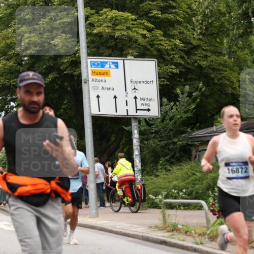 29.06.2025 - hella hamburg halbmarathon Yannick Fuchs http://msf.ph/oto/8469245 29.06.2025 10:57:32 20KM 1184, 1316, 1722, 1724, 1940, 1992, 2424, 3360, 4370, 5305, 5384, 5734, 6631, 7243, 7290, 7333, 8469, 8822, 9124, 9439, 9681, 10128, 10705, 10766, 10866, 11527, 11657, 11771, 12315, 12316, 12513, 12662, 13171, 13528, 13551, 14135, 14313, 14493, 15137, 15516, 15550, 15897, 16426, 16478, 16639, 16872, 17071, 17437, 17757, 17894, 18028, 18122, 18355, 18717 meine-sportfotos.de