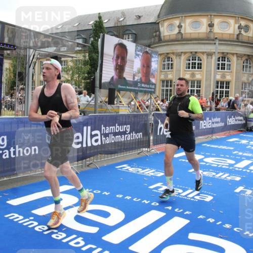 29.06.2025 - hella hamburg halbmarathon Michael Strokosch http://msf.ph/oto/8469246 29.06.2025 10:35:24 Ziel 4944, 7867, 10877, 11898, 13798, 14789, 15390, 15701, 15773, 15931 meine-sportfotos.de