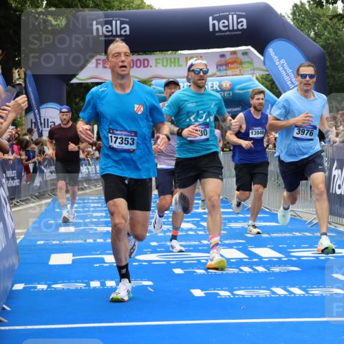 29.06.2025 - hella hamburg halbmarathon Strokosch-Dieckow http://msf.ph/oto/8469248 29.06.2025 10:46:46 Ziel 1942, 3976, 4091, 6630, 11858, 13940, 14541, 15900, 16175, 17172, 17353, 17492, 17669, 17743, 17865, 17892, 19105, 19128 meine-sportfotos.de