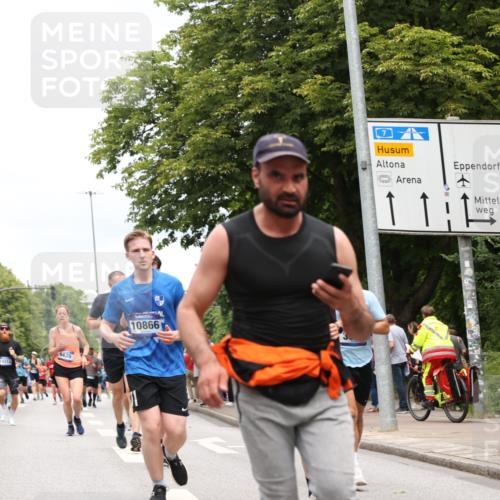 29.06.2025 - hella hamburg halbmarathon Yannick Fuchs http://msf.ph/oto/8469307 29.06.2025 10:57:32 20KM 1184, 1316, 1722, 1724, 1940, 1992, 2424, 3360, 4370, 5305, 5384, 5734, 6631, 7243, 7290, 7333, 8469, 8822, 9124, 9439, 9681, 10128, 10705, 10766, 10866, 11527, 11657, 11771, 12315, 12316, 12513, 12662, 13171, 13528, 13551, 14135, 14313, 14493, 15137, 15516, 15550, 15897, 16426, 16478, 16639, 16872, 17071, 17437, 17757, 17894, 18028, 18122, 18355, 18717 meine-sportfotos.de
