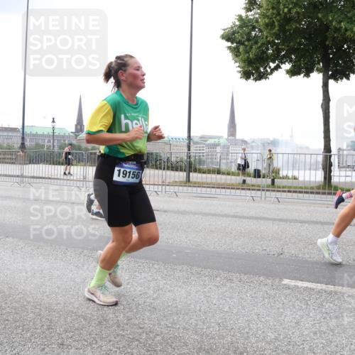 29.06.2025 - hella hamburg halbmarathon Lena Gebhardt http://msf.ph/oto/8469320 29.06.2025 10:32:51 Lombardsbrücke 12508, 19156, 1078, 1199, 1237, 1324, 1640, 1732, 2059, 2276, 2959, 3365, 3391, 3422, 3653, 3660, 3670, 3708, 3753, 3871, 4030, 4096, 4446, 4555, 4650, 4857, 5110, 5581, 5783, 5871, 5917, 5941, 6040, 6228, 6312, 6315, 6861, 7308, 7309, 7387, 7468, 7531, 7633, 7702, 7749, 7750, 7982, 8170, 8303, 8625, 8839, 8840, 8993, 9010, 9034, 9143, 9188, 9471, 9542, 9768, 10002, 10013, 10048, 10277, 11260, 11756, 12039, 12423, 12424, 14305, 14743, 15951 meine-sportfotos.de