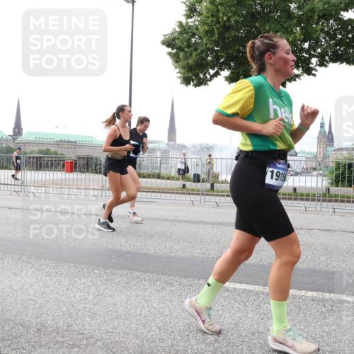29.06.2025 - hella hamburg halbmarathon Lena Gebhardt http://msf.ph/oto/8469356 29.06.2025 10:32:51 Lombardsbrücke 19156, 1078, 1199, 1237, 1324, 1640, 1732, 2059, 2276, 2959, 3365, 3391, 3422, 3653, 3660, 3670, 3708, 3753, 3871, 4030, 4096, 4446, 4555, 4650, 4857, 5110, 5581, 5783, 5871, 5917, 5941, 6040, 6228, 6312, 6315, 6861, 7308, 7309, 7387, 7468, 7531, 7633, 7702, 7749, 7750, 7982, 8170, 8303, 8625, 8839, 8840, 8993, 9010, 9034, 9143, 9188, 9471, 9542, 9768, 10002, 10013, 10048, 10277, 11260, 11756, 12039, 12423, 12424, 14305, 14743, 15951 meine-sportfotos.de