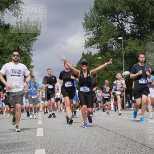 29.06.2025 - hella hamburg halbmarathon Luisa Fischer http://msf.ph/oto/8469538 29.06.2025 10:43:21 Kennedybrücke 112, 10666, 7984, 5229, 2019, 1058, 2019, 2888, 3237, 3515, 3808, 3883, 3884, 5229, 5701, 5876, 5877, 6866, 6876, 7455, 7456, 7675, 7850, 7984, 8391, 8612, 8865, 8866, 9747, 10818 meine-sportfotos.de