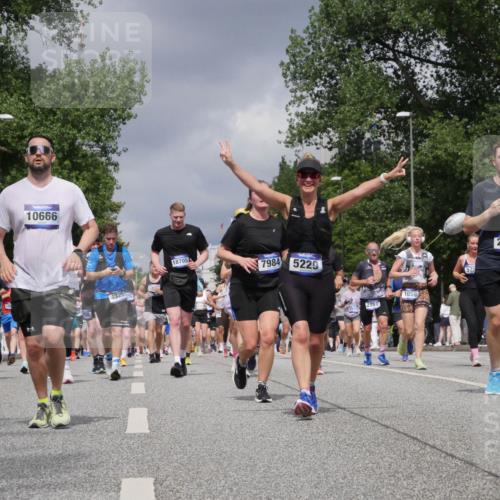 29.06.2025 - hella hamburg halbmarathon Luisa Fischer http://msf.ph/oto/8469549 29.06.2025 10:43:22 Kennedybrücke 882, 10666, 14, 432076, 18705, 7984, 5229, 1058, 2888, 570, 2019, 850, 1058, 2019, 2888, 3237, 3515, 3808, 3883, 3884, 5229, 5263, 5701, 5876, 5877, 6866, 6876, 7455, 7456, 7675, 7850, 7984, 8107, 8391, 9747 meine-sportfotos.de