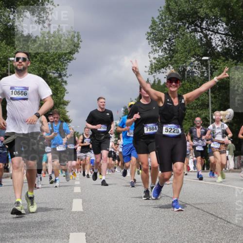 29.06.2025 - hella hamburg halbmarathon Luisa Fischer http://msf.ph/oto/8469562 29.06.2025 10:43:22 Kennedybrücke 982, 882, 10666, 1, 12631, 4320, 5876, 4298, 8705, 380, 7984, 5229, 2888, 1058, 5701, 2019, 1058, 2019, 2888, 3237, 3515, 3808, 3883, 3884, 5229, 5263, 5701, 5876, 5877, 6866, 6876, 7455, 7456, 7675, 7850, 7984, 8107, 8391, 9747 meine-sportfotos.de