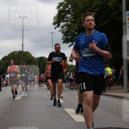 29.06.2025 - hella hamburg halbmarathon Yannick Fuchs http://msf.ph/oto/8469570 29.06.2025 10:57:33 20KM 1184, 1316, 1722, 1724, 1940, 1992, 2424, 3360, 4370, 5305, 5384, 5734, 6631, 7243, 7290, 7333, 8469, 8822, 9124, 9439, 9681, 10128, 10705, 10766, 10866, 11527, 11657, 11771, 12315, 12316, 12513, 12662, 13171, 13528, 13551, 14135, 14313, 14493, 15137, 15516, 15532, 15550, 15897, 16426, 16478, 16639, 16872, 17071, 17437, 17757, 17894, 18028, 18122, 18355, 18717 meine-sportfotos.de