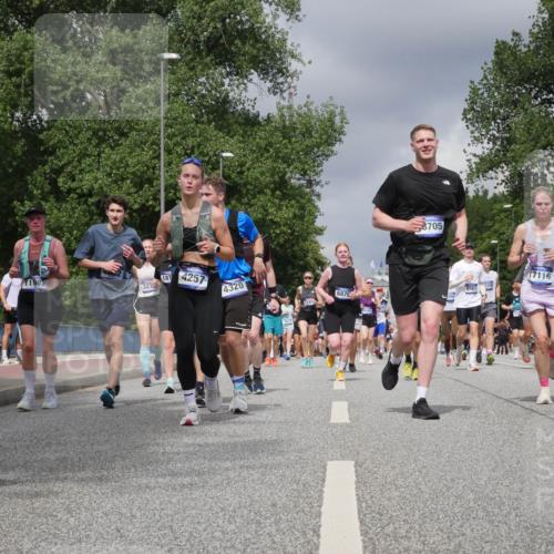 29.06.2025 - hella hamburg halbmarathon Luisa Fischer http://msf.ph/oto/8469621 29.06.2025 10:43:25 Kennedybrücke 11982, 18, 4257, 32, 4320, 6876, 8705, 8107, 17116, 16869, 1058, 2019, 2888, 3237, 3808, 5229, 5263, 5701, 5876, 5877, 5901, 6866, 6876, 7455, 7456, 7675, 7850, 7984, 8107, 8391, 10806 meine-sportfotos.de