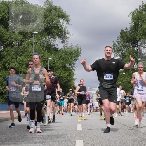 29.06.2025 - hella hamburg halbmarathon Luisa Fischer http://msf.ph/oto/8469631 29.06.2025 10:43:26 Kennedybrücke 1982, 882, 4257, 4298, 12414, 376, 18705, 17116, 16869, 1058, 2019, 2888, 3808, 5229, 5263, 5654, 5701, 5876, 5877, 5901, 6866, 6876, 7174, 7456, 7675, 7850, 7984, 8107, 8391, 9495, 10806 meine-sportfotos.de