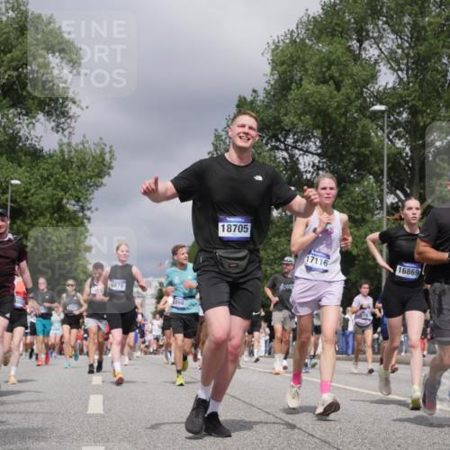 29.06.2025 - hella hamburg halbmarathon Luisa Fischer http://msf.ph/oto/8469637 29.06.2025 10:43:26 Kennedybrücke 4257, 298, 653, 6876, 6866, 18705, 16869, 17116, 1678, 1058, 2019, 2888, 3808, 5229, 5263, 5654, 5701, 5876, 5877, 5901, 6866, 6876, 7174, 7456, 7675, 7850, 7984, 8107, 8391, 9495, 10806 meine-sportfotos.de