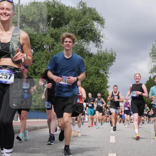 29.06.2025 - hella hamburg halbmarathon Luisa Fischer http://msf.ph/oto/8469690 29.06.2025 10:43:28 Kennedybrücke 4257, 8157, 15, 298, 63, 12414, 31, 687, 6866, 8107, 1058, 1586, 2019, 2888, 3808, 5263, 5654, 5701, 5876, 5901, 6866, 6876, 7174, 7675, 7850, 7984, 8107, 8391, 9495, 10806, 10833 meine-sportfotos.de